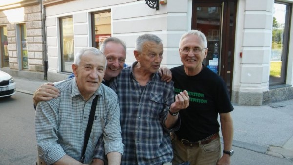 Slobodan Kolaković (u sredini) s prijateljima 2019., devet mjeseci prije Bocine smrti